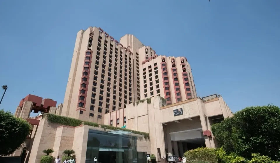 Hotel Escorts Ibis New Delhi COD